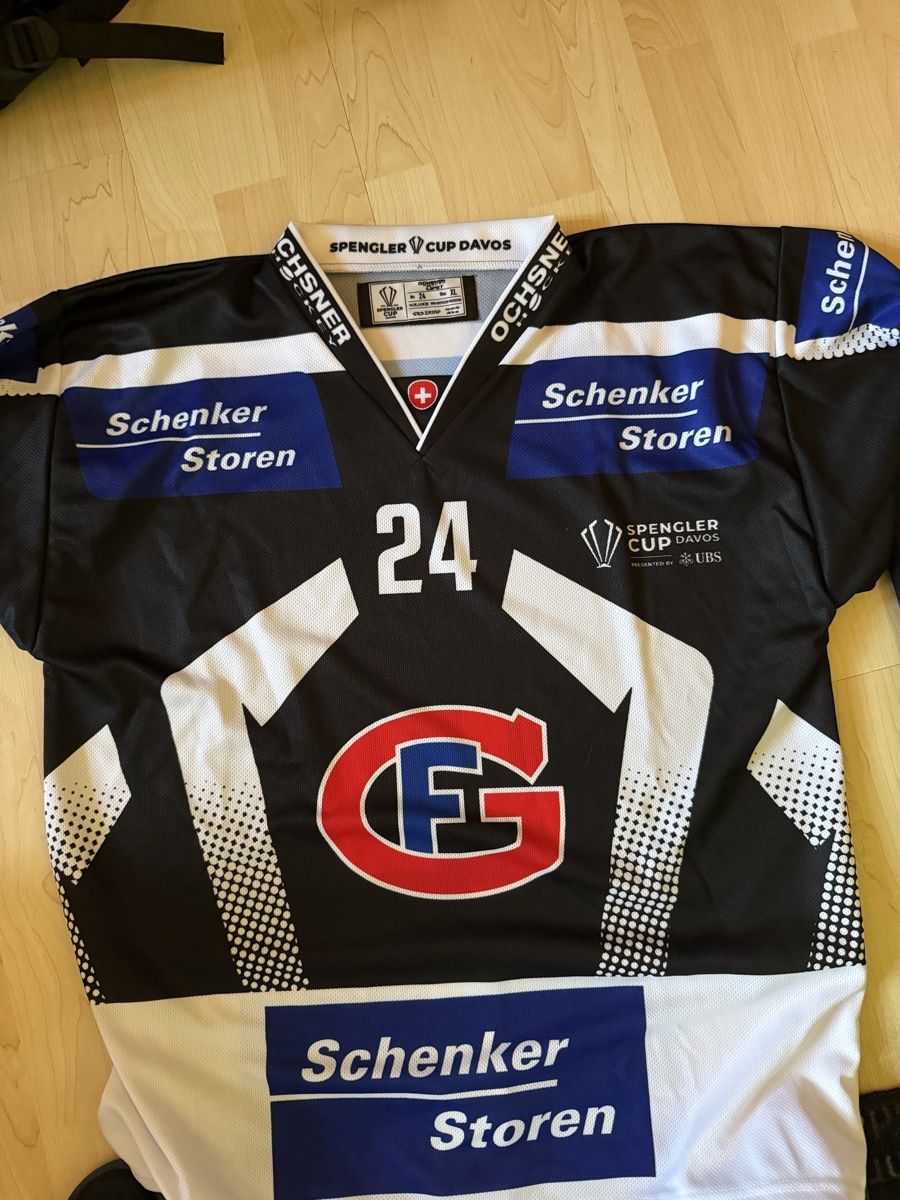 Canottiere & Pantaloni: Spengler Cup Trikot – Nuovo (secondo la descrizione) da Roggliswil venduto da Eishockeygirl