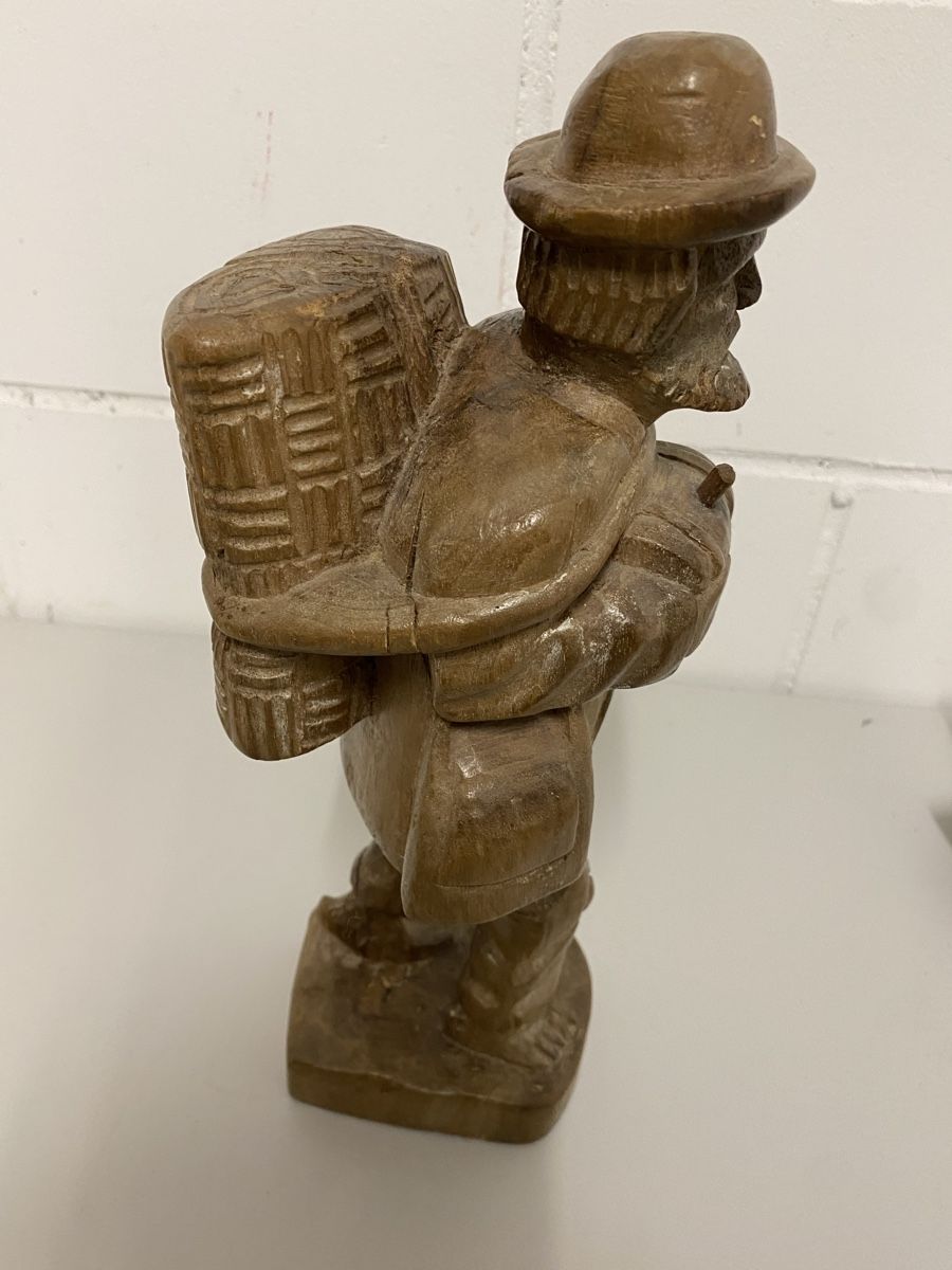 Statuette: Geschnitzter Mann Aus Holz – Usato da Ziefen venduto da IResi65 1