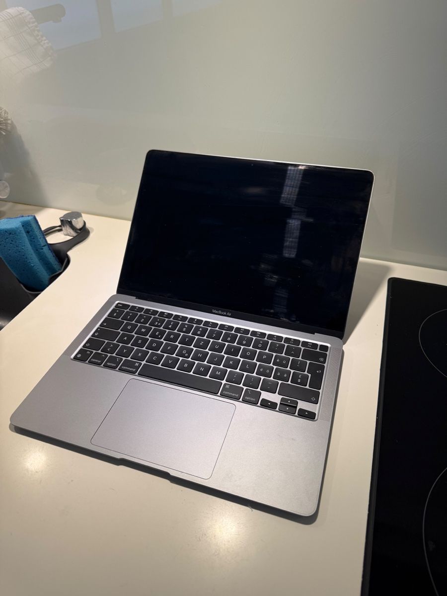 Apple Notebooks: Apple MacBook Air M1 – Gebraucht aus Aarburg von spa_7889