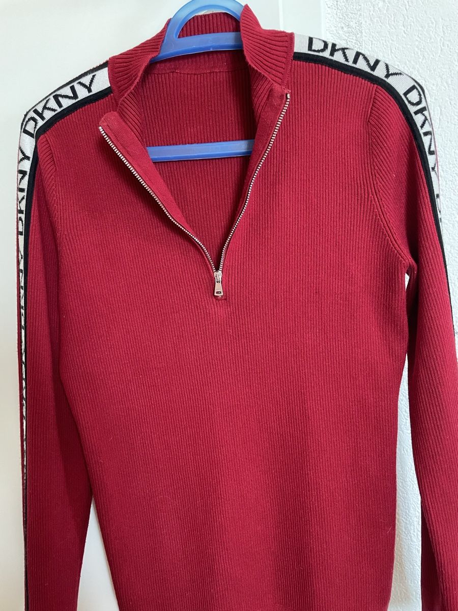 DKNY Pullover & Sweatshirts: Pull DKNY rouge avec fermeture éclair, taille M – Neu (gemäss Beschreibung) aus Vuippens von ale_6gkb 1