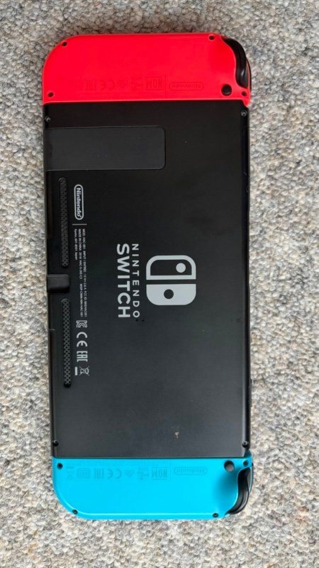 Nintendo Consoles: Nintendo Switch mit Zubehör – D'occasion à Wallisellen par 77433 1