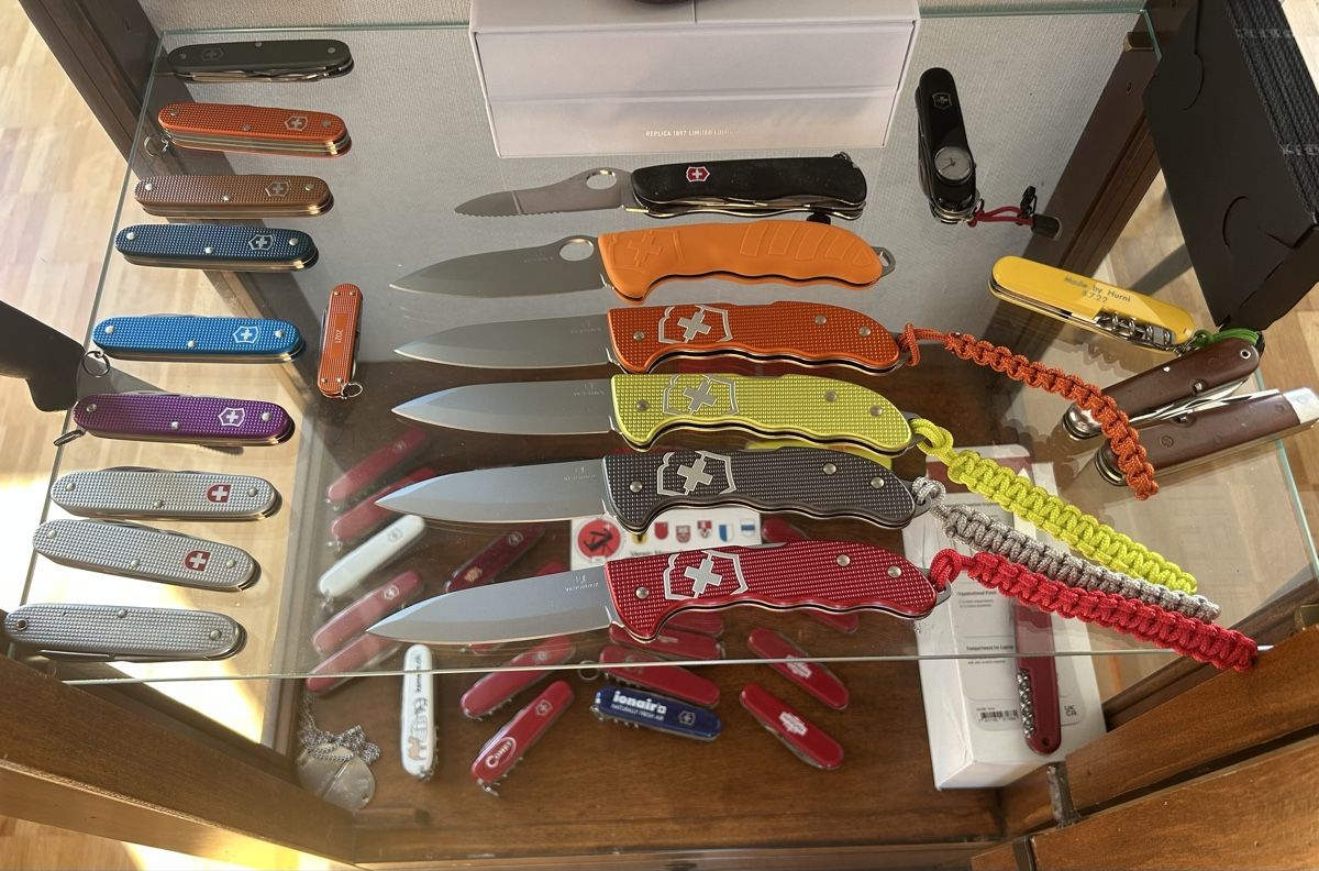 Victorinox Taschenmesser: 4x Hunter von Victorinox – Neu und originalverpackt aus Luzern von Skywalkerone 2