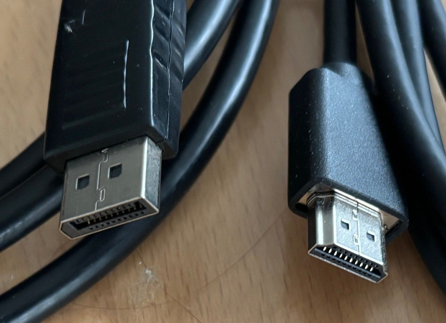 Kabel: HDMI Kabel 1.6m und DisplayPort Kabel 2.0m – Gebraucht aus Bassersdorf von Antaris01 1
