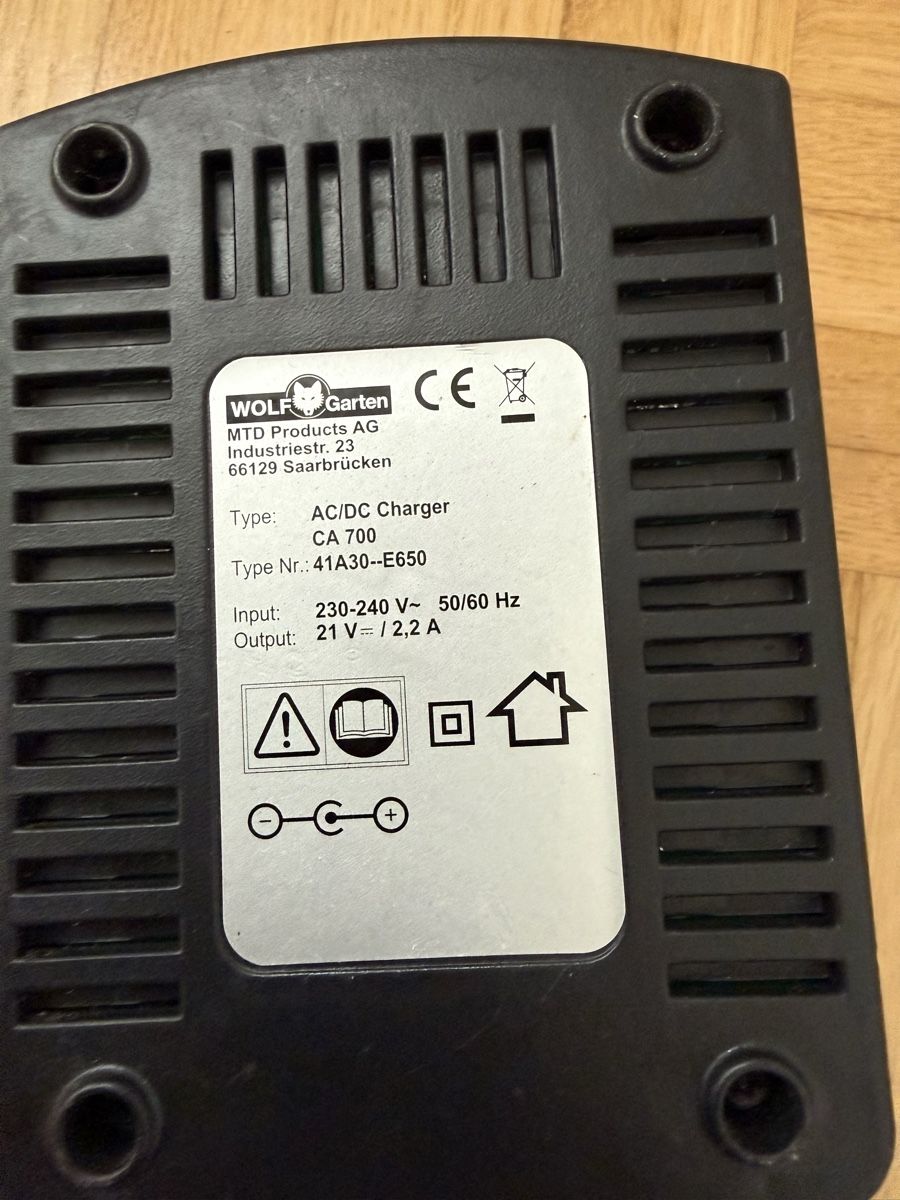 Caricabatterie: Wolf Garten AC/DC CA 700 Charger Ladegerät – Usato da St. Gallen venduto da besi97 2
