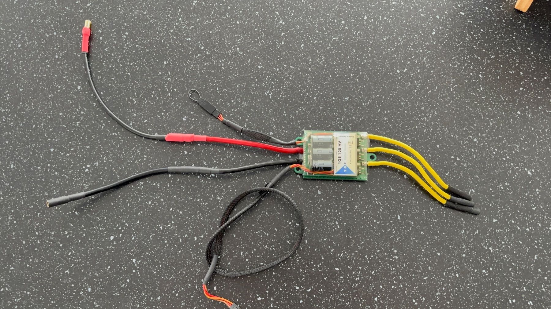 Componenti elettronici: Contrôleur YGE 120 HV avec carte programmation – Usato da La Chaux-de-Fonds venduto da jrvibe 1