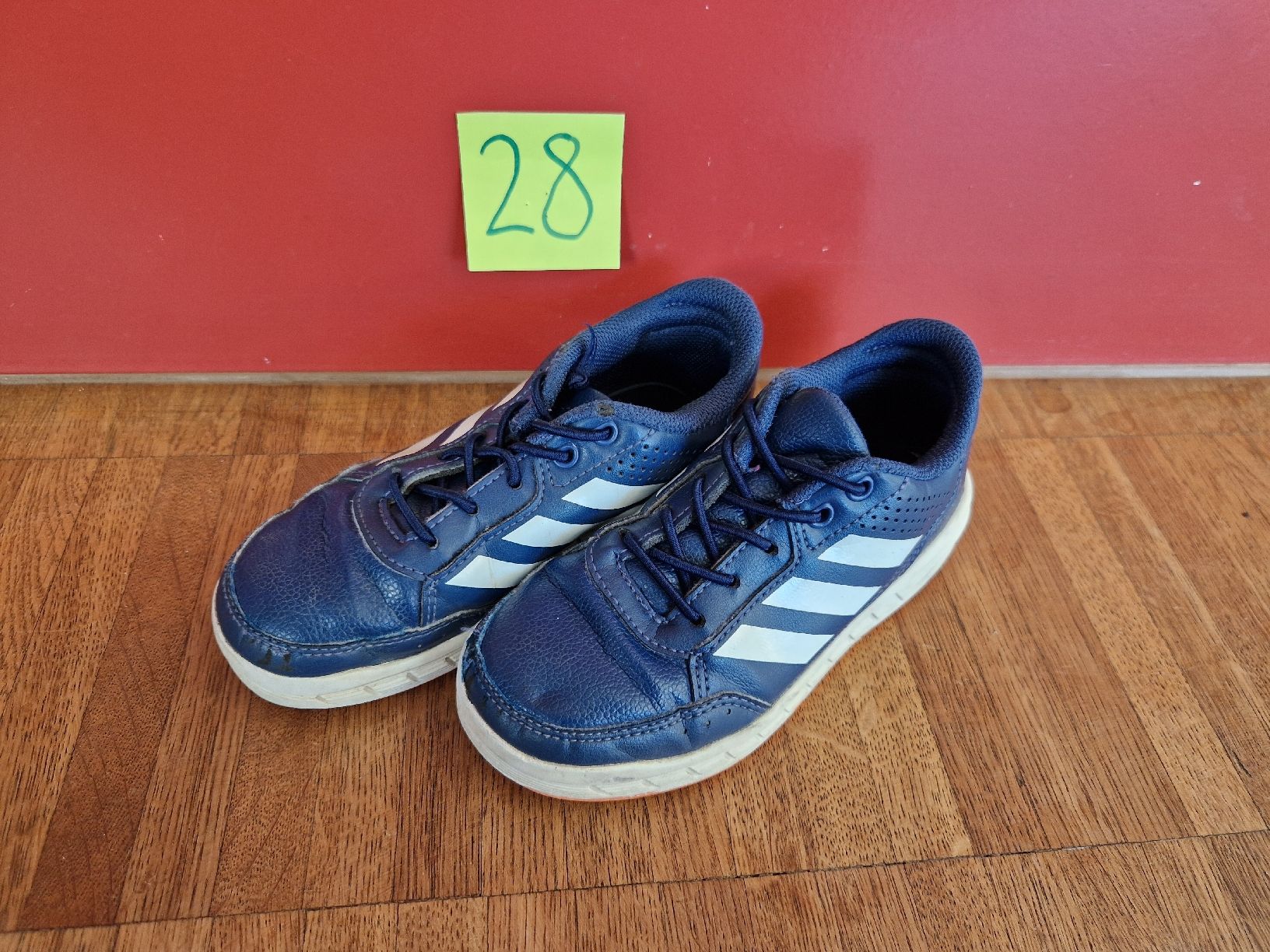 Adidas Scarpe per ragazzi: Hallenschuhe Gr 28 Addidas – Usato da Zug venduto da snussbaumer