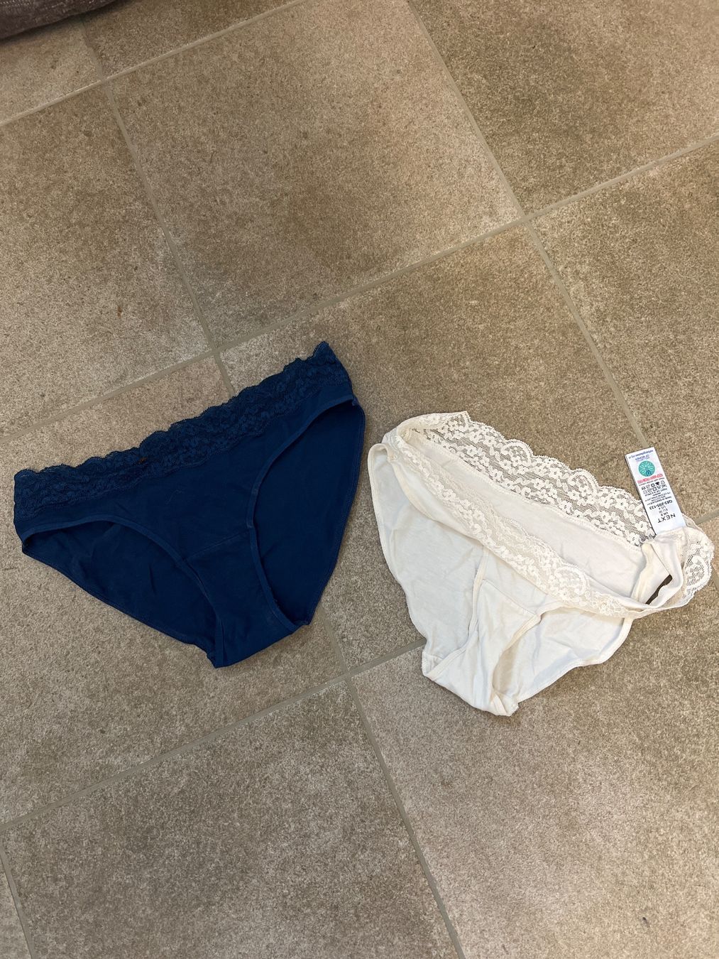 Sonstige Unterwäsche: 2er Set Damen Slips mit Spitze, Grösse S neuwertig – Neu (gemäss Beschreibung) aus Oberriet SG von Subi2011