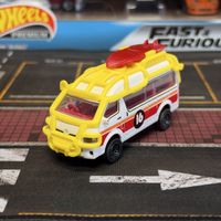 Majorette Toyota Hiace avec galerie et planche