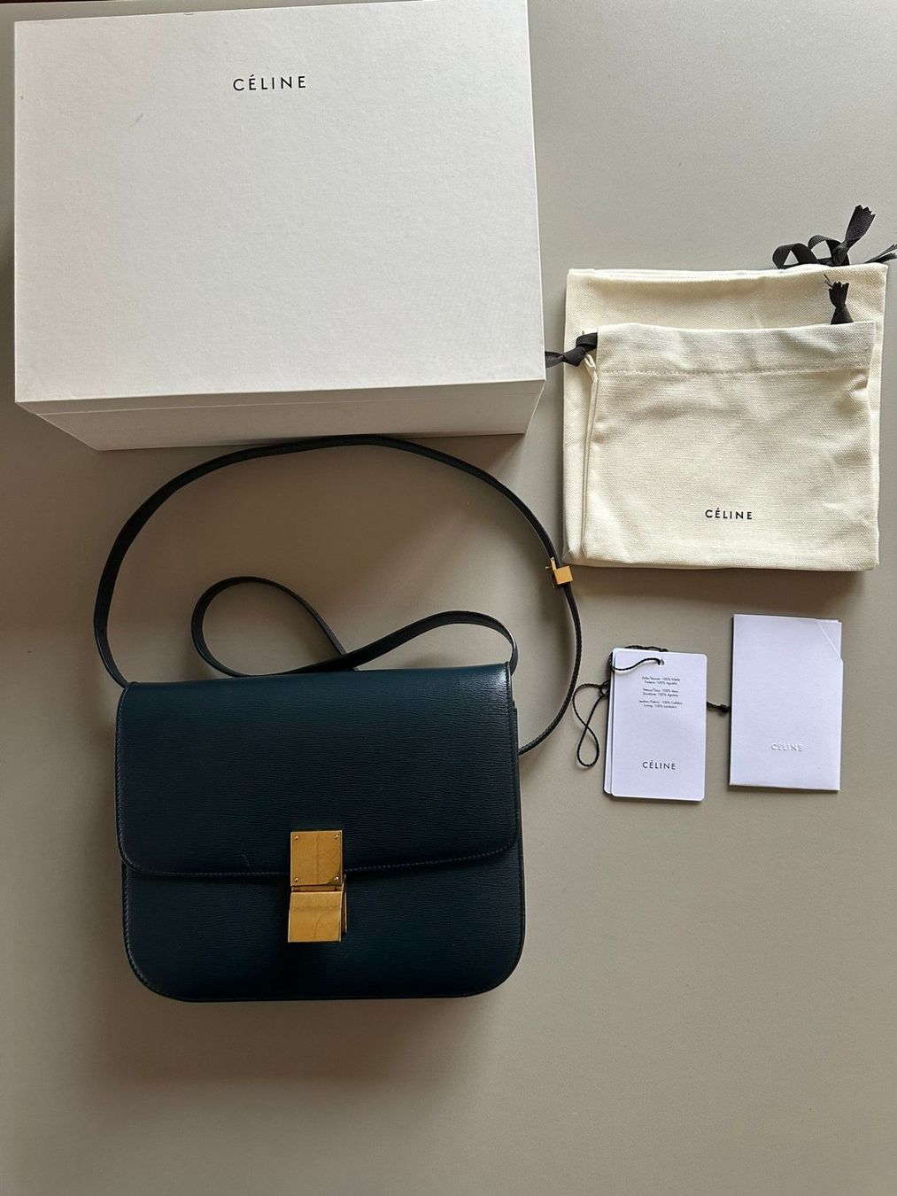 Celine Borse da donna: CELINE | Classic box medium bleu abysse pièce collection – Nuovo (secondo la descrizione) da St-Sulpice VD venduto da _sell_off 1