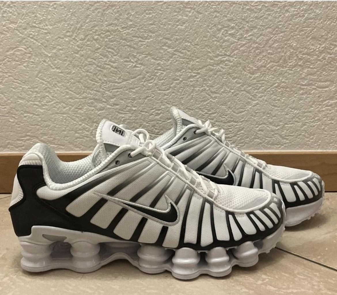 Nike Scarpe da uomo: Shox Nike noires et blanches neuves  – Nuovo e nell'imballaggio originale da Préverenges venduto da Lil202