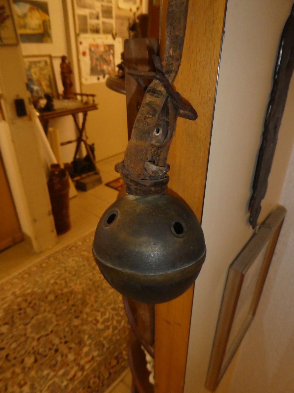 Glocken & Treicheln: Altes Rollengschell , Messing, mit Lederriemen – Gebraucht aus Chur von Diversico2010