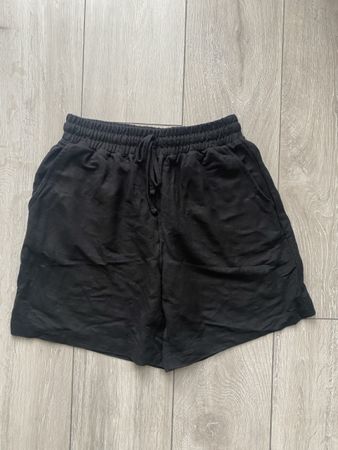 Esprit Shorts schwarz Grösse S guter Zustande 