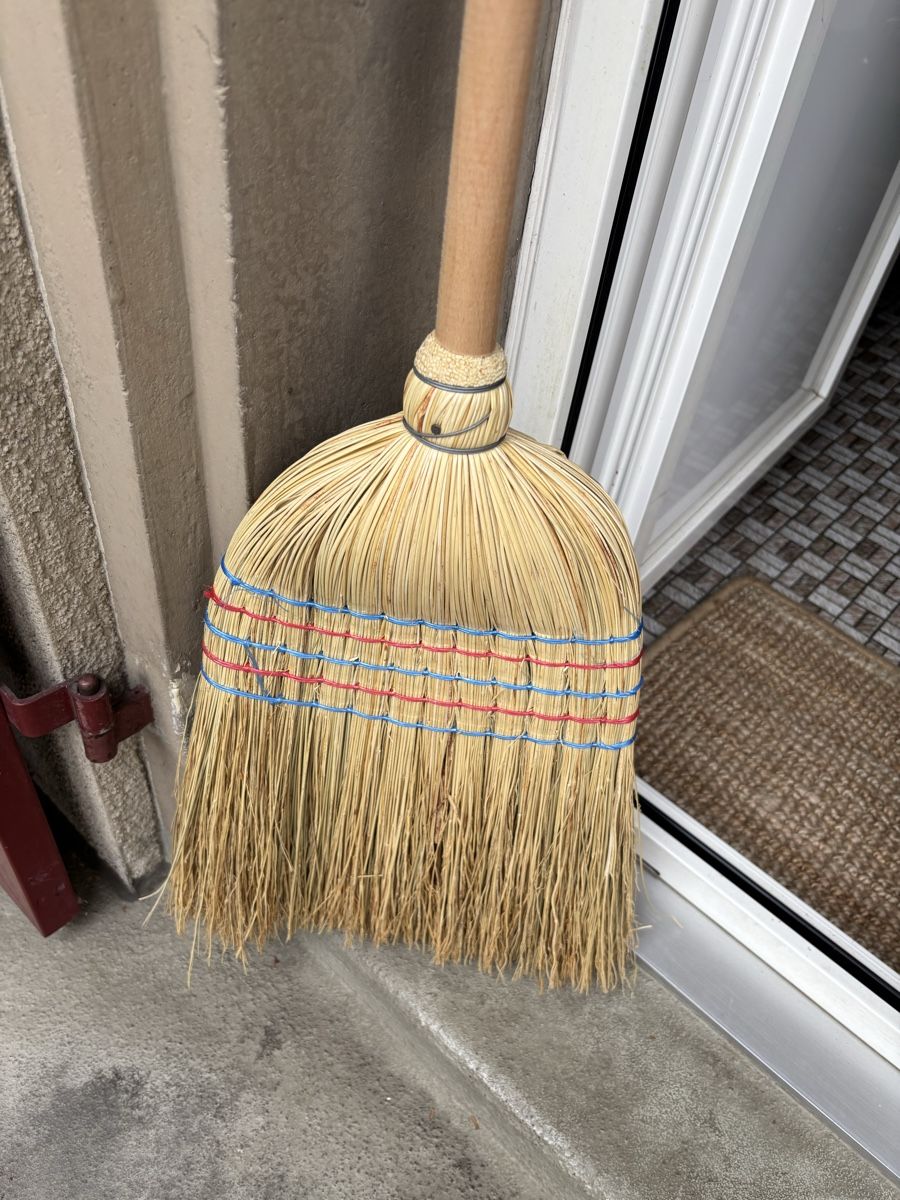 Autres appareils de nettoyage: Traditioneller Strohbesen – D'occasion à Bern par wisemagpie 3