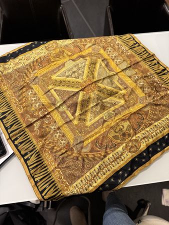 Elegant Vintage Hermès Silk Scarf – Collector’s Piece