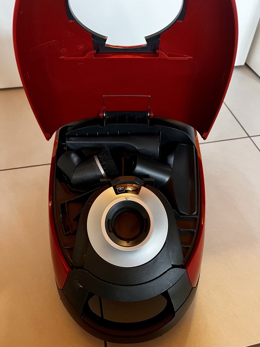 Miele Staubsauger & Zubehör: Miele Complete C2 – Gebraucht aus Winterthur von Concorde12 5