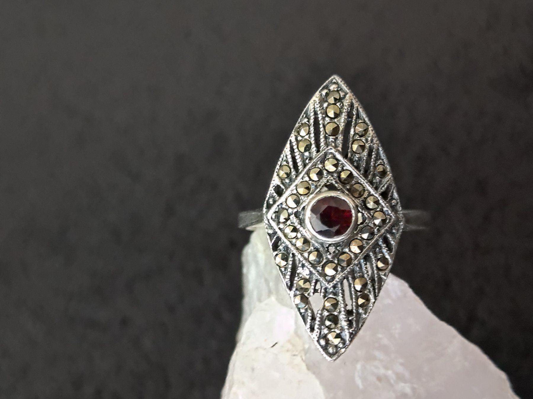 Anelli: Ring Silber 925 mit dunkelrotem Stein – Usato da Istighofen venduto da Ringparadies