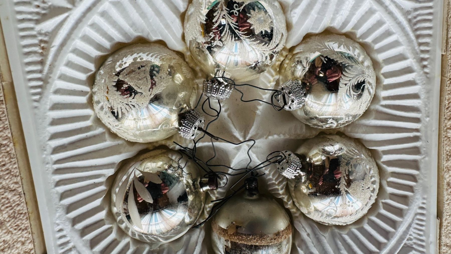 Alle Dekorationen: Weihnachtsbaum Kugeln und Decor – Gebraucht aus Hilterfingen von Tomz 2