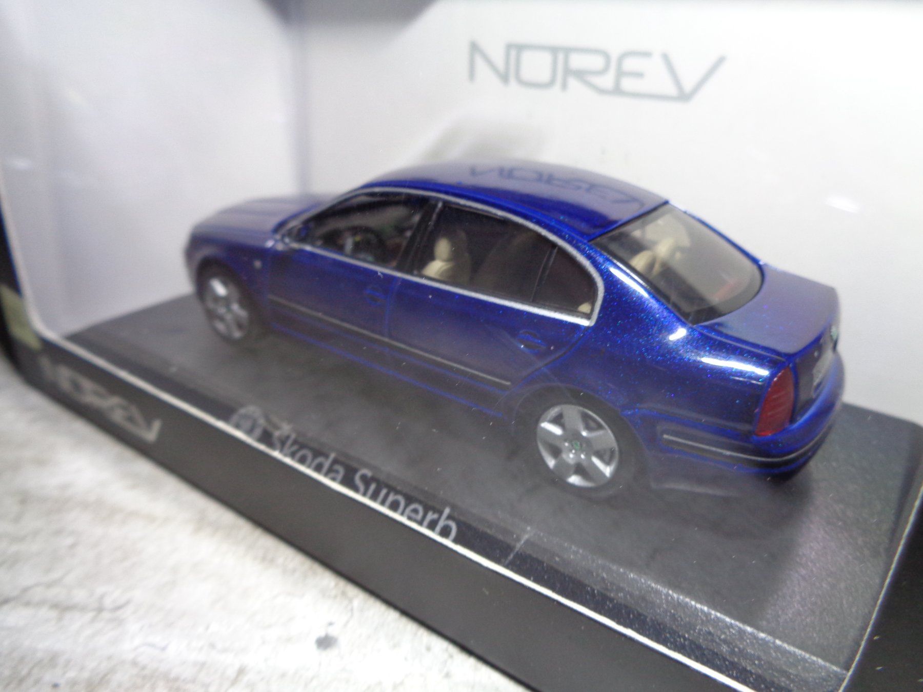 Skoda Modellini d'auto: Norev 1:43 Skoda Superb – Nuovo e nell'imballaggio originale da Reconvilier venduto da rallycar 2