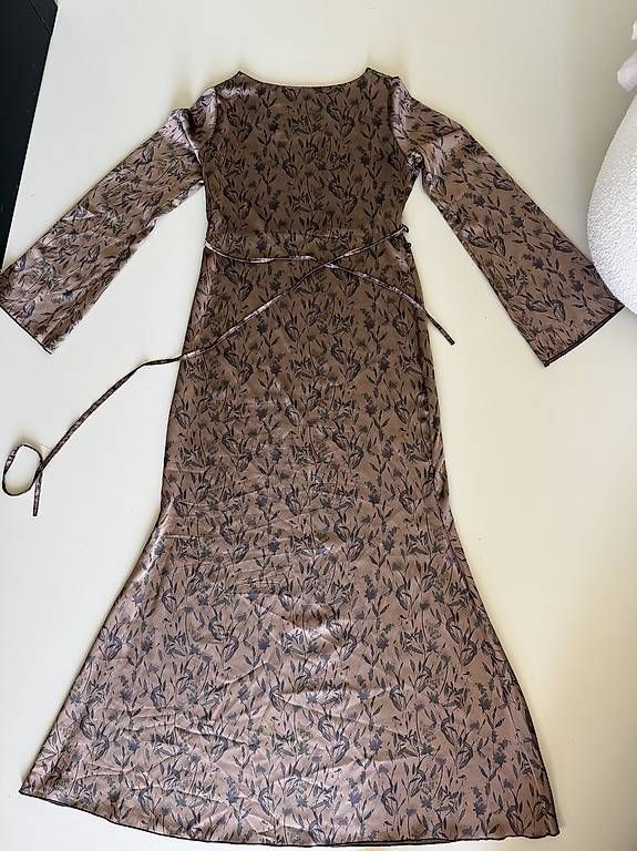 Kleider: Dress  – Gebraucht aus Genève von eka_c9sf 1