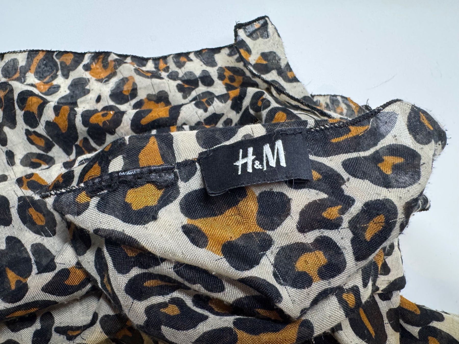 H&M Foulard & Sciarpe: Schal mit Leopardenmuster von H&M – Usato da Grosswangen venduto da shoes.bags.and.co 3