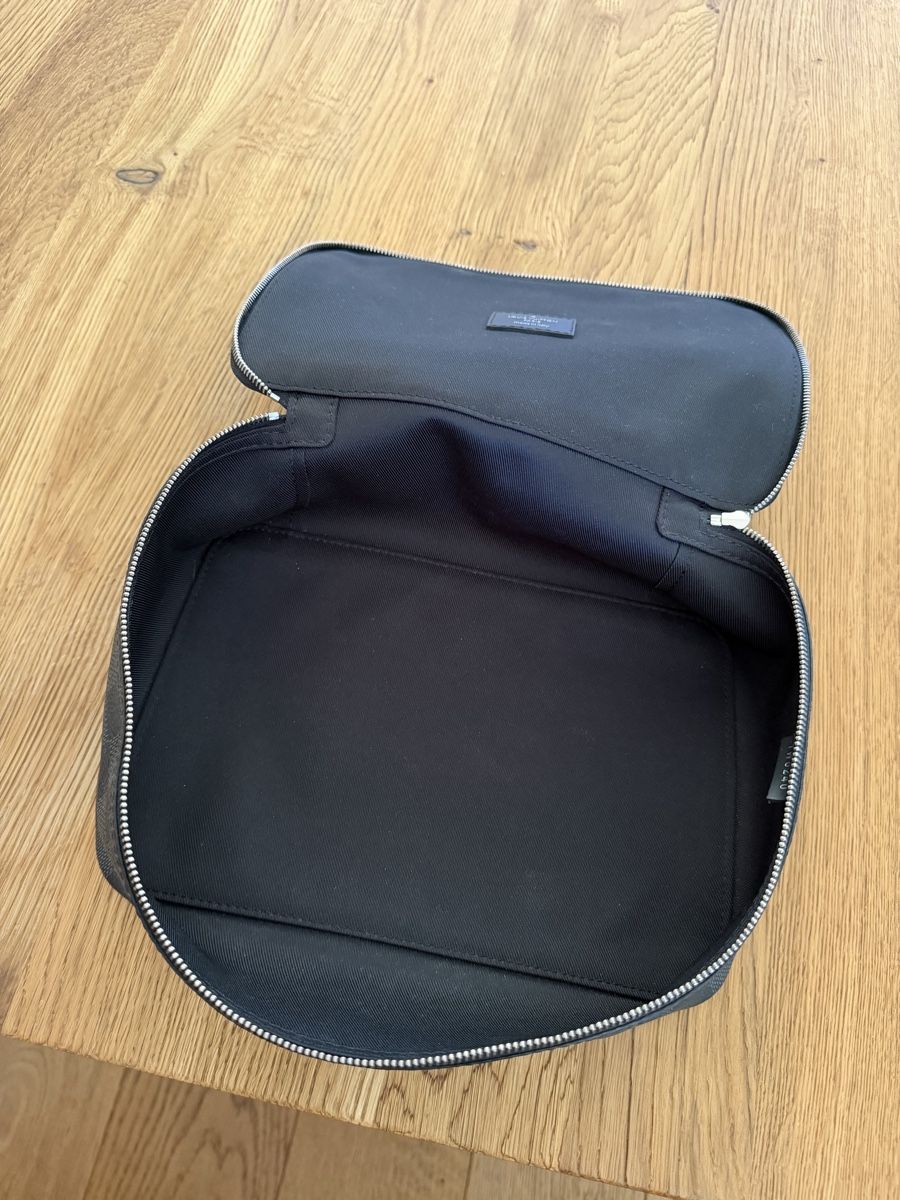 Louis Vuitton Trousses de maquillage: Louis Vuitton Necessaire – D'occasion à Baden par mdct_ 2