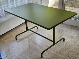 Grüner Metalltisch klappbar, nur 1 Fr. , sofort abzuholen