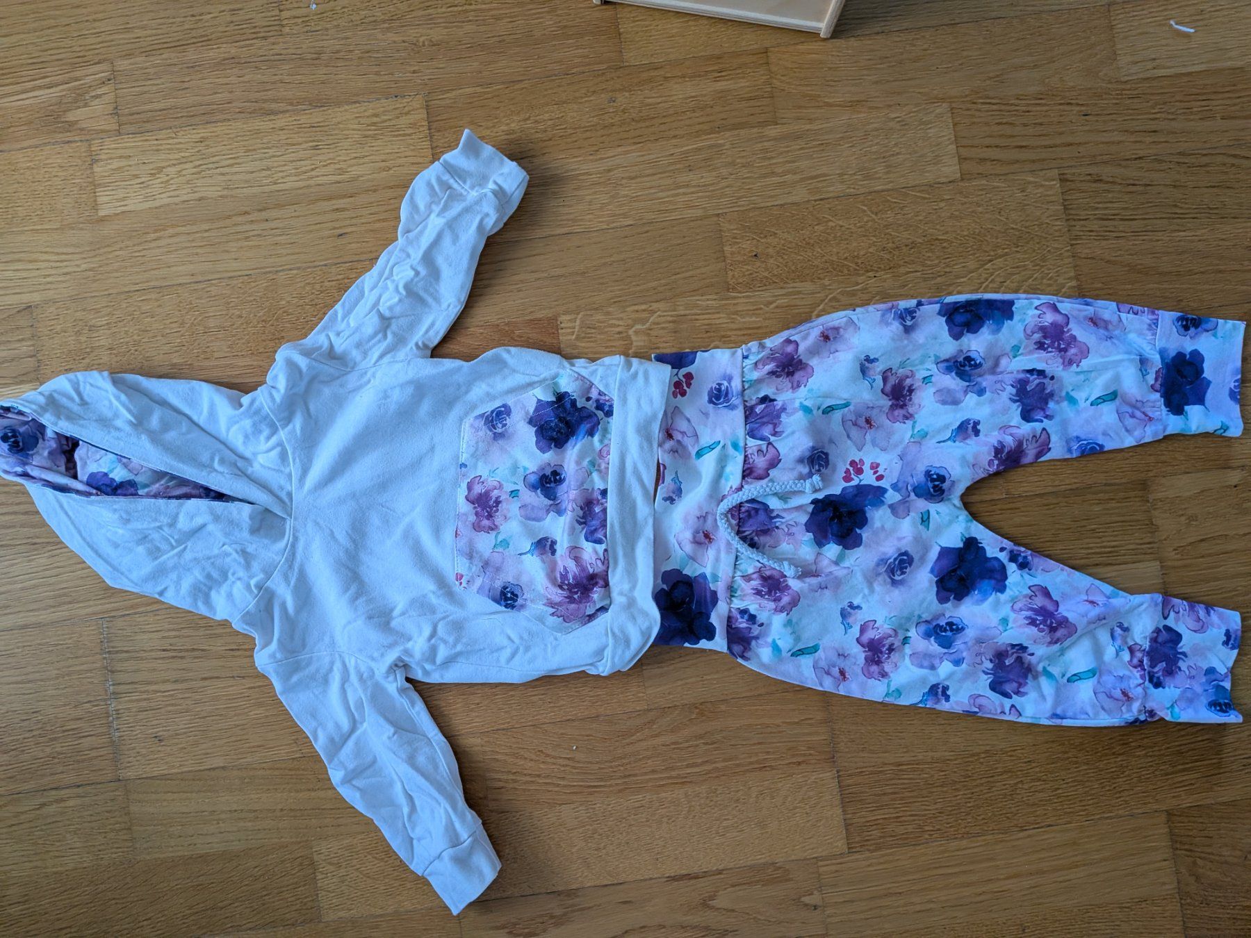 Kleiderpakete & -sets: Outfit  Gr 74 – Gebraucht aus Horgen von sunny080