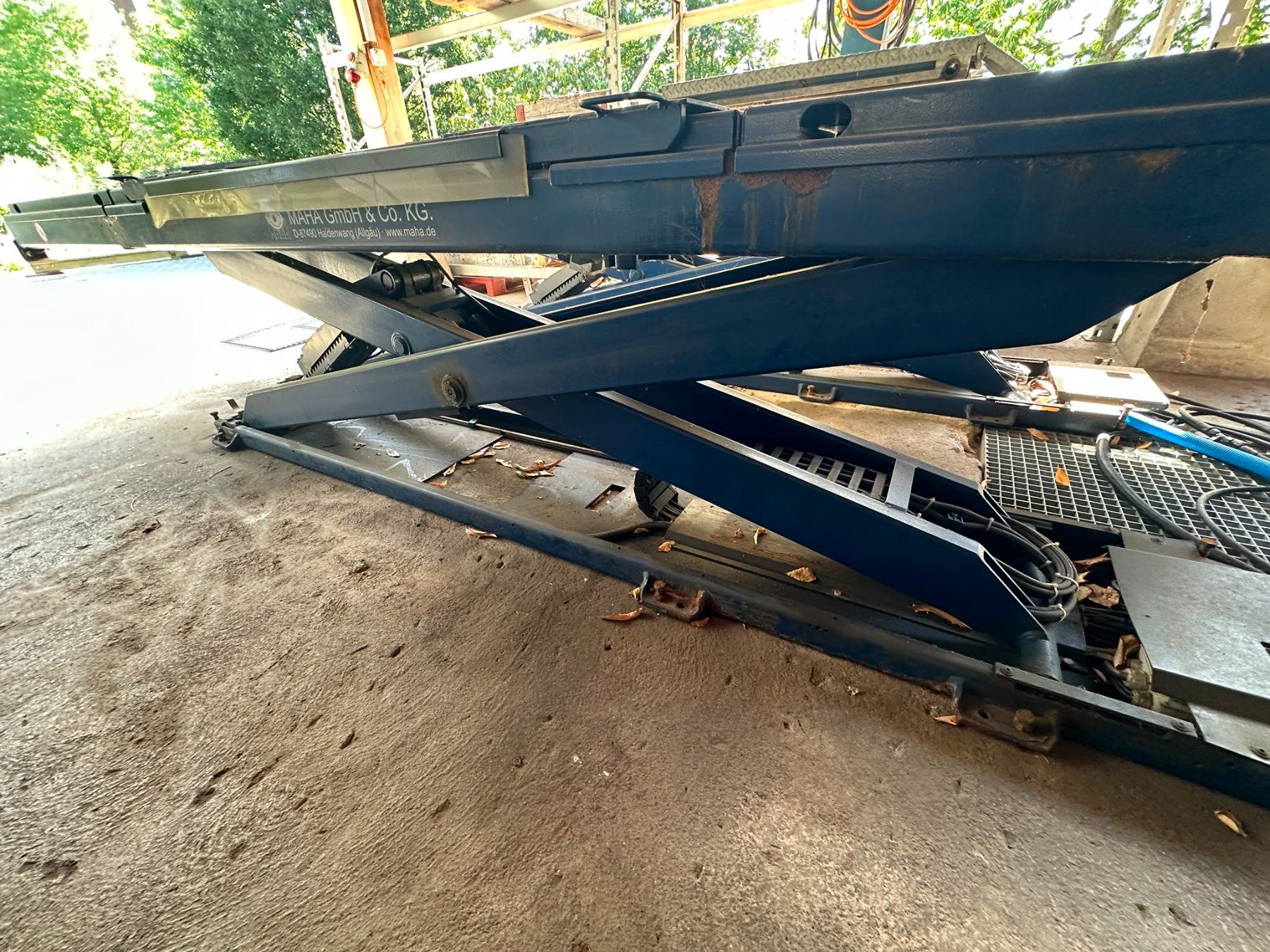 Piattaforme elevatrici & Crick: Scherenhubbühne MAHA gebraucht/ Autolift – Usato da Cham venduto da zan7890 1