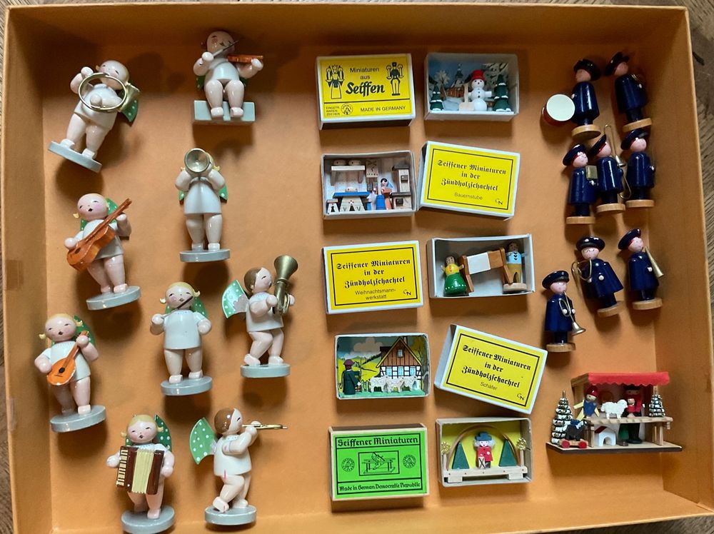 Produktbild von Tisch-Weihnachtsbaum – Glas-Weihnachtsschmuck | Kleine Miniatur- Weihnachtsbaum-Feiertagsfigur | Puppenhaus-Miniatur-Winterfiguren, Sammlerstück-Kunst-Glasstatue Für Raumdekoration