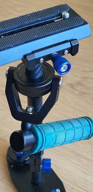 Treppiedi & Teste: Tarion Schwebestativ / Gimbal – Usato da Pratteln venduto da Se-s 1