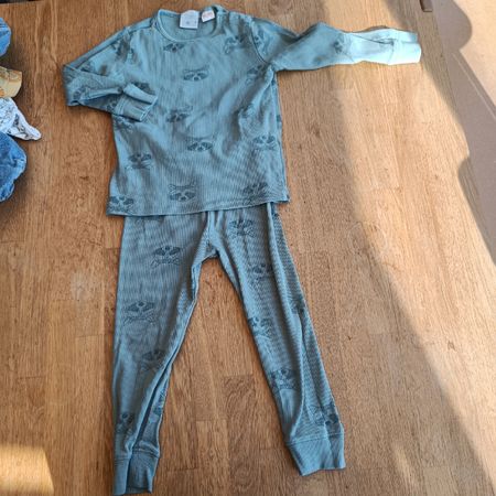Hose und Shirt Set Grösse 98