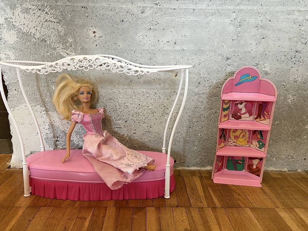 Bambole: Lot de Barbies  – Usato da Bouveret venduto da dahue 4