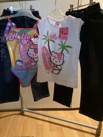 Gratis 1 Badeanzug, 1 T-Shirt + 2 Jeans Gr. 110/116 ,Neu