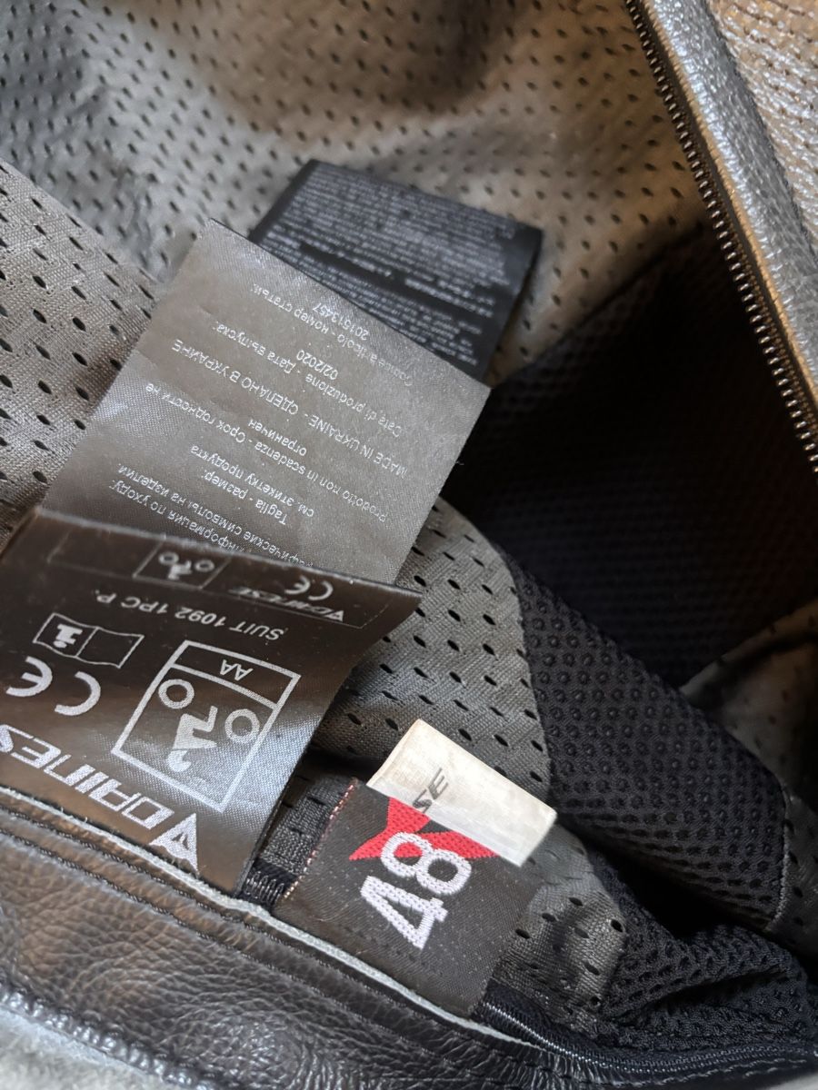 Dainese Completi: Dainesse Motorrad Lederkombi – Usato da Appenzell venduto da schenkdotcom 2