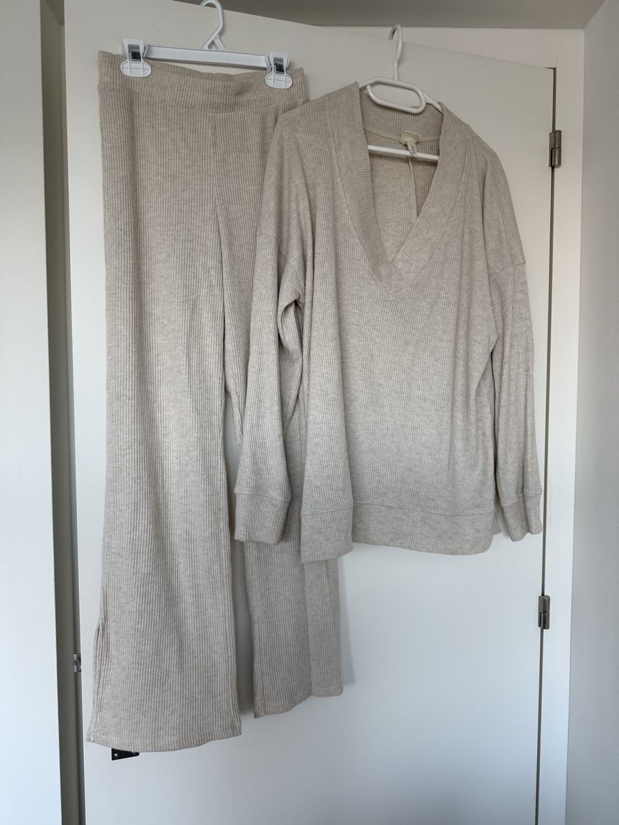 H&M Anzüge & Kostüme: Ensemble cosy – Gebraucht aus Monthey von sen_6ckr