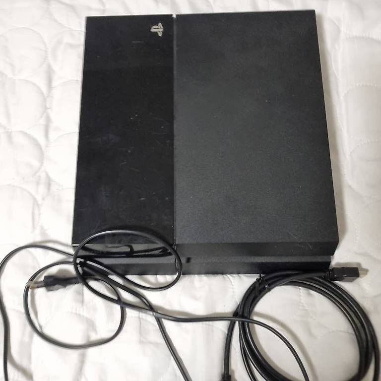 Sony Consoles: Ps4 ink. Ladekabel und Hdmi Kabel – D'occasion à Zürich par A.R.A