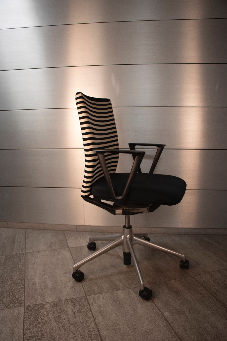 Sedie a rotelle: Vitra T-Chair "Zebra" – Usato da Zollikerberg venduto da N_a_c_h_l_ass_ZH 2