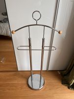 Herrenstummer Diener aus Chrom mit Holzdetails gebraucht