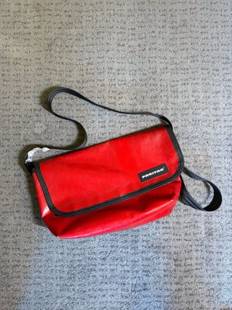 FREITAG F42 SURFSIDE 6 Umhängetasche – Rot