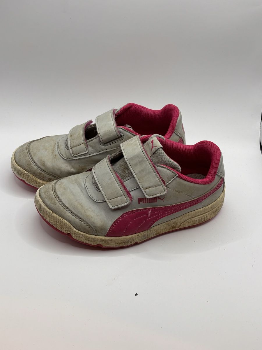 Scarpe per ragazze: Puma Kinderschuhe, Gr. 32, grau/pink – Usato da Lupsingen venduto da Butzelma