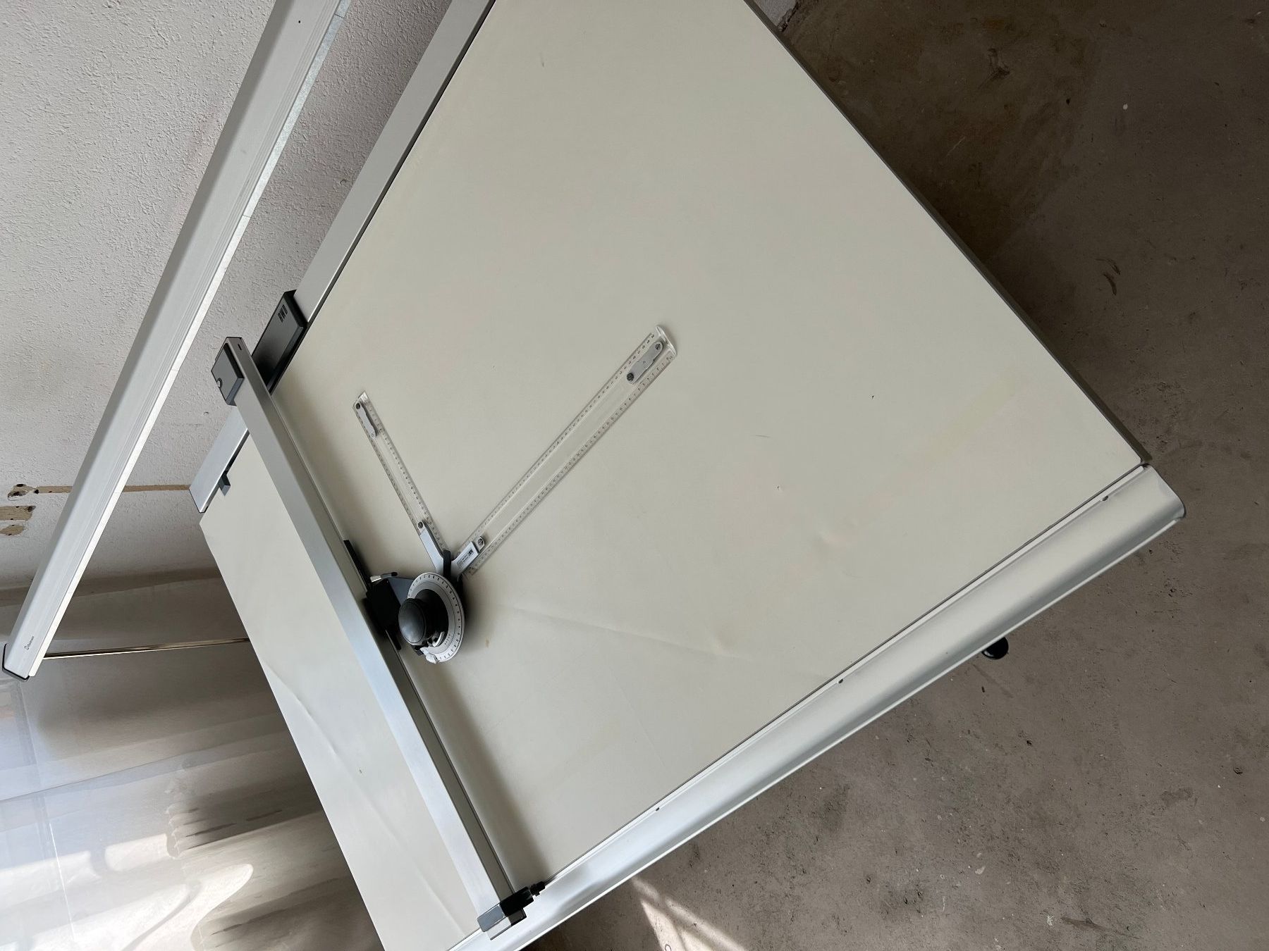 Scrivanie: Zeichentisch mit Waldmann Lampe – Usato da Bern venduto da tradestation 7