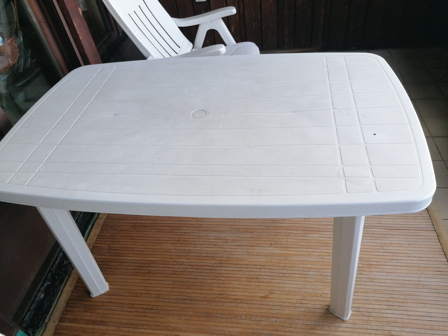 Tavoli: Balkon-/ Gartentisch aus Kunststoff – Usato da Aeugst am Albis venduto da Stevens4