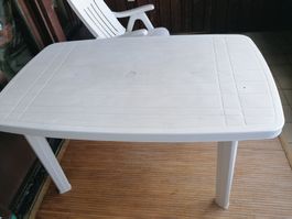 Balkon-/ Gartentisch aus Kunststoff
