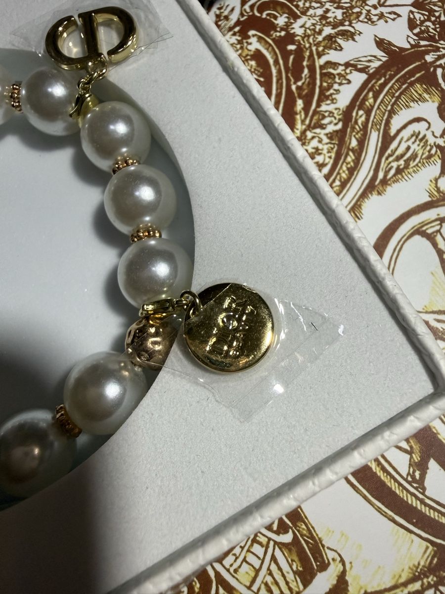 Dior Bracciali & Braccialetti: Dior Beauty Pearl Bracelet – Nuovo e nell'imballaggio originale da Luzern venduto da sas_r89l 1