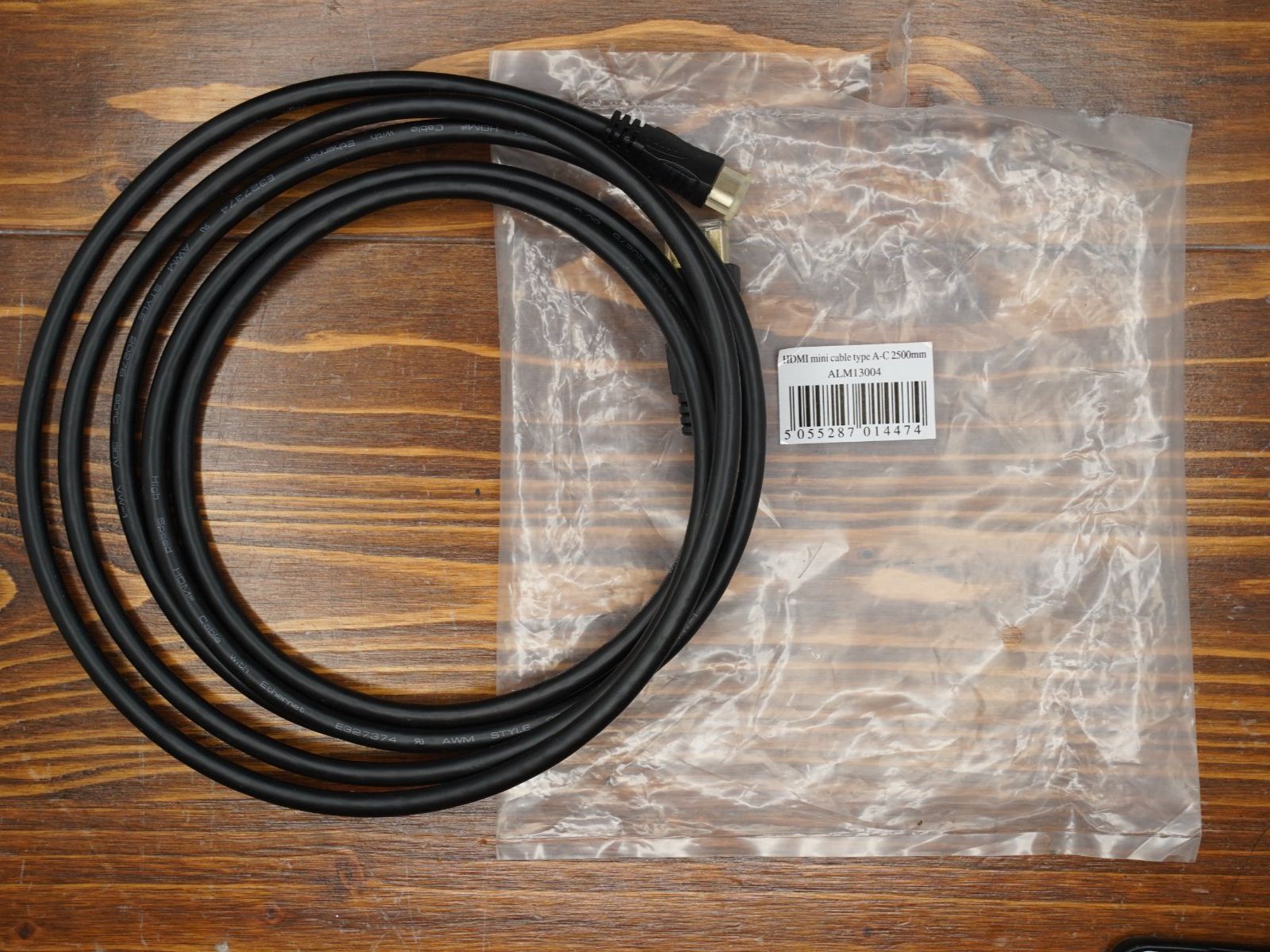Cavi: Nikon HDMI mini cable type A-C, 2.5m – Usato da Bern venduto da nic_x6gy