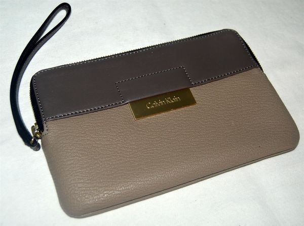 Calvin Klein Portafogli: Portefeuille  Calvin Klein- zippé – Usato da Collonges venduto da Auganien 2