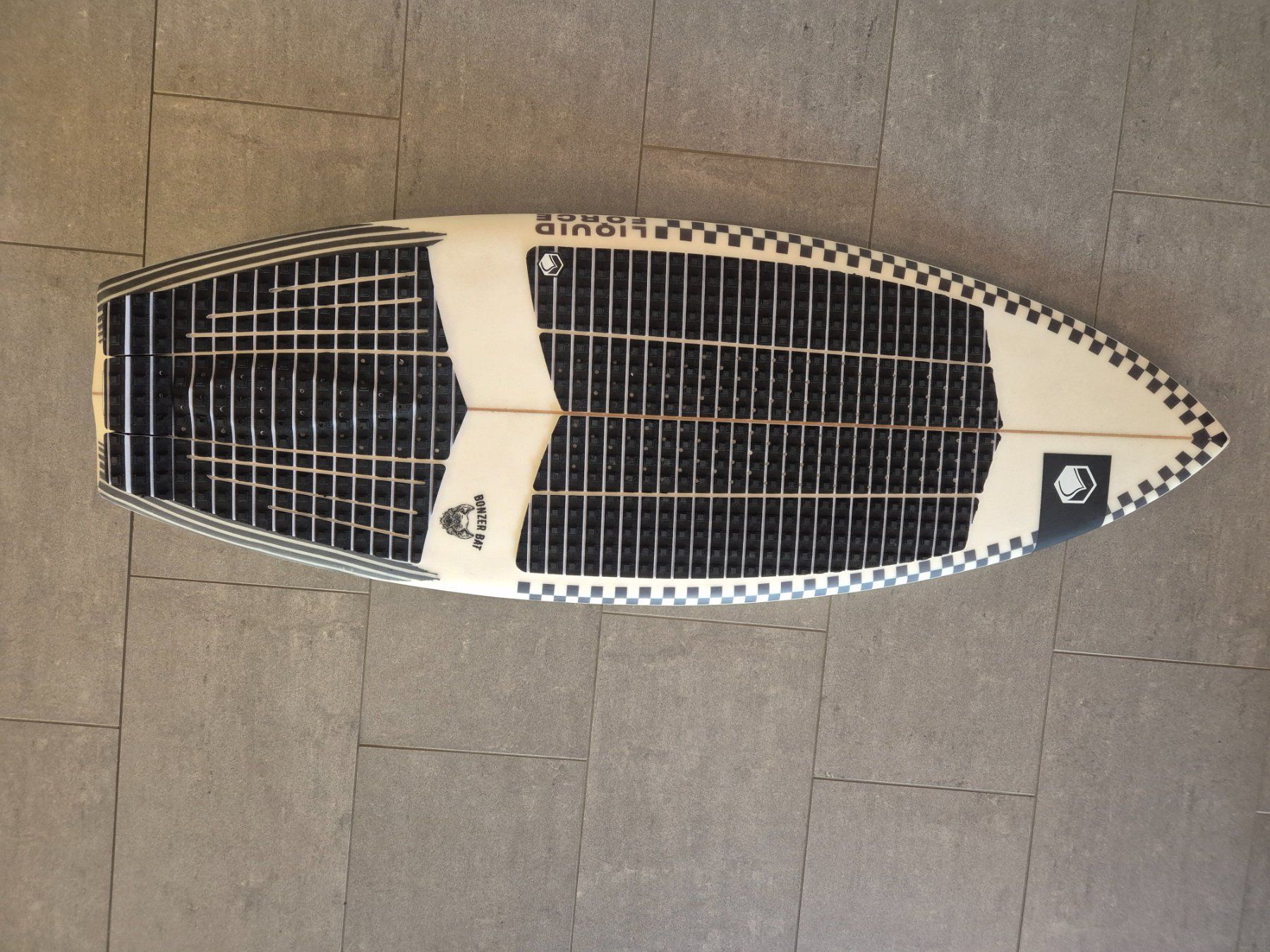 Planches de surf: Liquid Force Bat 4'6'' Wakesurf Board – D'occasion à Feutersoey par agehret 1