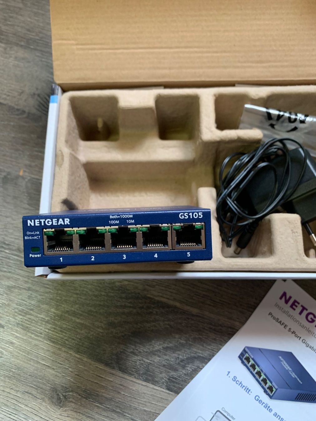 Netgear Hubs & Switches: Netgear GS105 ProSAFE 5-Port Gigabit Switch – Gebraucht aus Flaach von Rosatipi 3