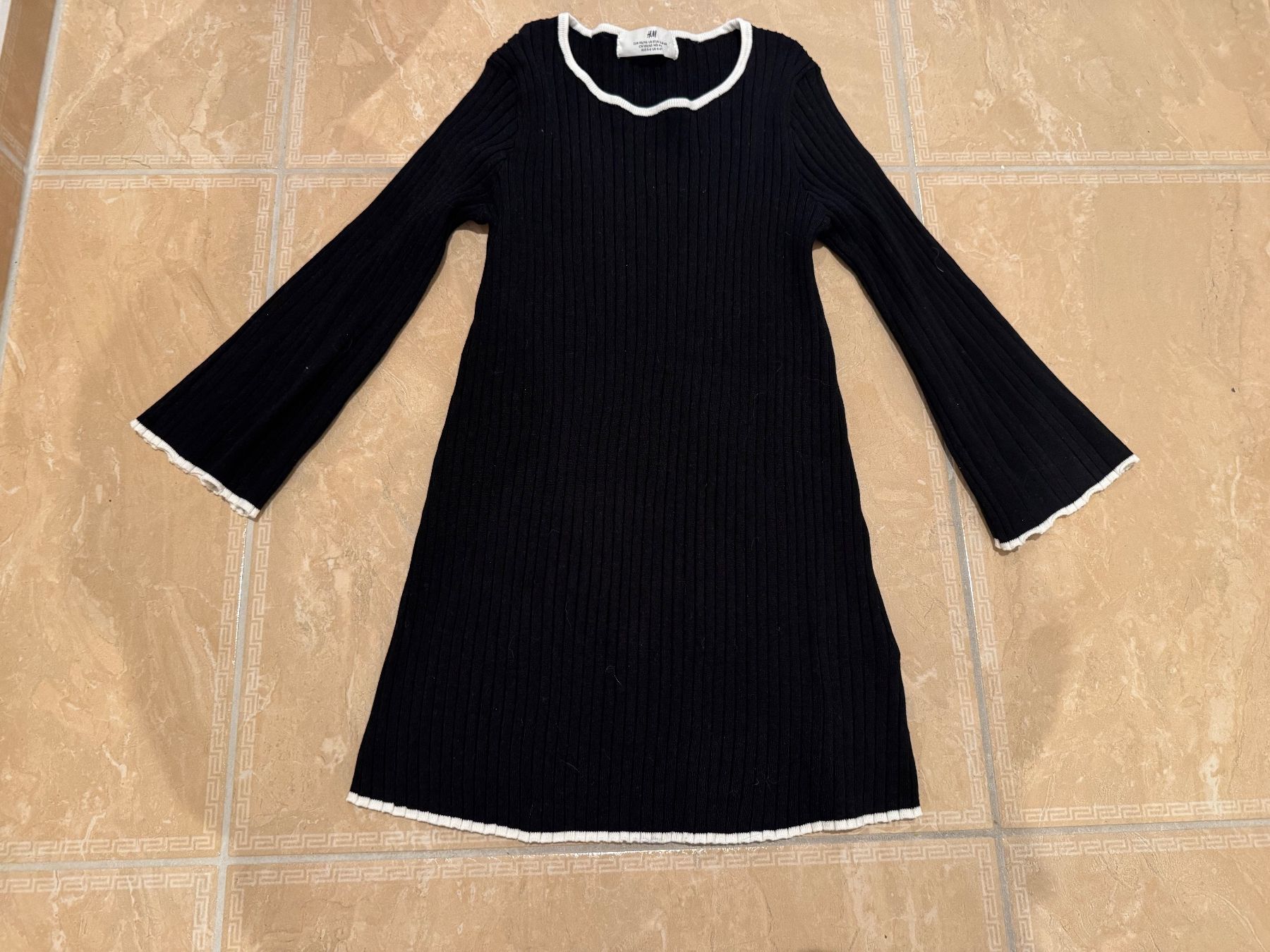 H&M Kleider & Röcke: H&M NWT Strickkleid, 5-6J 110-116 – Gebraucht aus Klingnau von Markus14