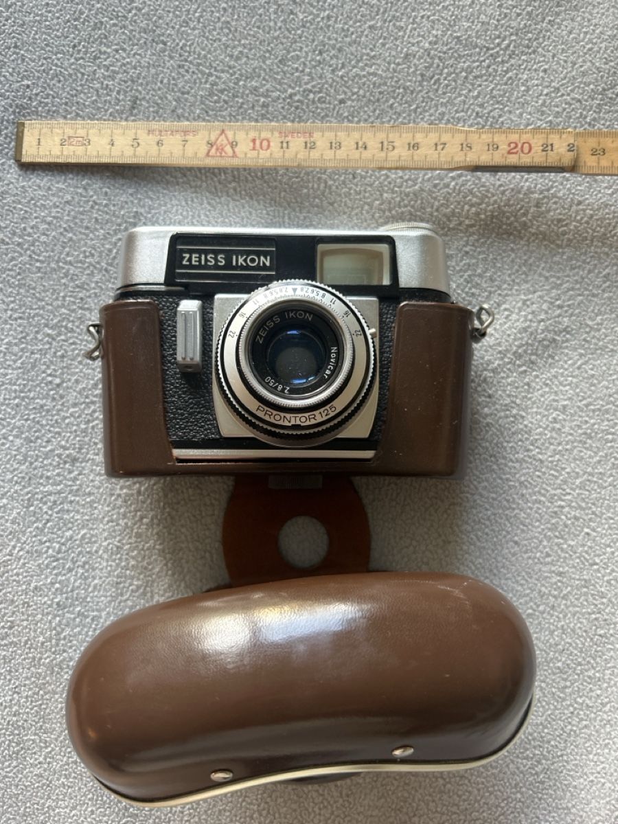 Zeiss Fotocamera: Alte Zeiss ikon Kamera  – Usato da Bonstetten venduto da Ebano-